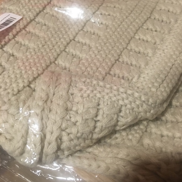 New Ribbed Knit ivory Infinity Scarf - Picture 3 of 3